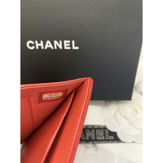 CHANEL(シャネル)の【美品☆28番台】CHANEL ココマーク コンパクトウォレット/レッド レディースのファッション小物(財布)の商品写真