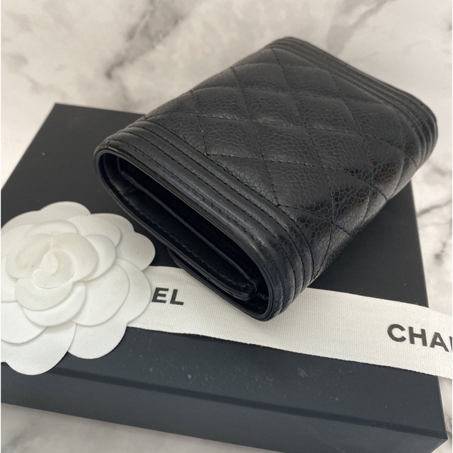 CHANEL(シャネル)の【美品☆29番台】CHANEL  折り財布 ボーイシャネル / キャビアスキン レディースのファッション小物(財布)の商品写真