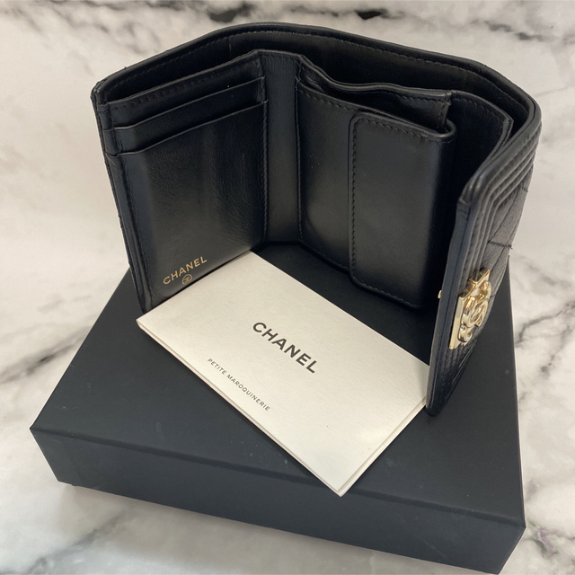 CHANEL(シャネル)の【美品☆29番台】CHANEL  折り財布 ボーイシャネル / キャビアスキン レディースのファッション小物(財布)の商品写真