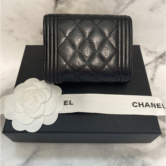 マトラッセ【美品☆29番台】CHANEL  折り財布 ボーイシャネル / キャビアスキン