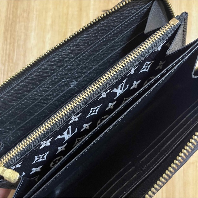 LOUIS VUITTON(ルイヴィトン)のLouis Vuitton ジッピーウォレット LVクラフティ 長財布 レディースのファッション小物(財布)の商品写真