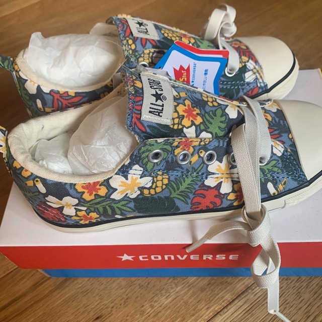 CONVERSE(コンバース)のa.v.v converse コンバース　21㎝　オールスター　花柄　トロピカル キッズ/ベビー/マタニティのキッズ靴/シューズ(15cm~)(スニーカー)の商品写真