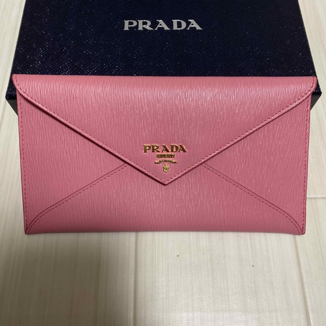 PRADA(プラダ)の【送料無料】新品PRADAマルチケース♡ レディースのファッション小物(財布)の商品写真
