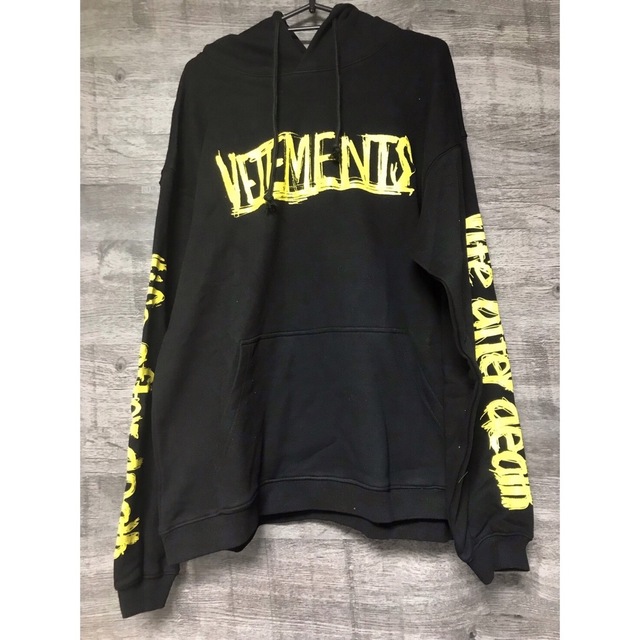 vetements パーカー　一度着用のみ　タグ付き　即日発送 メンズのトップス(パーカー)の商品写真