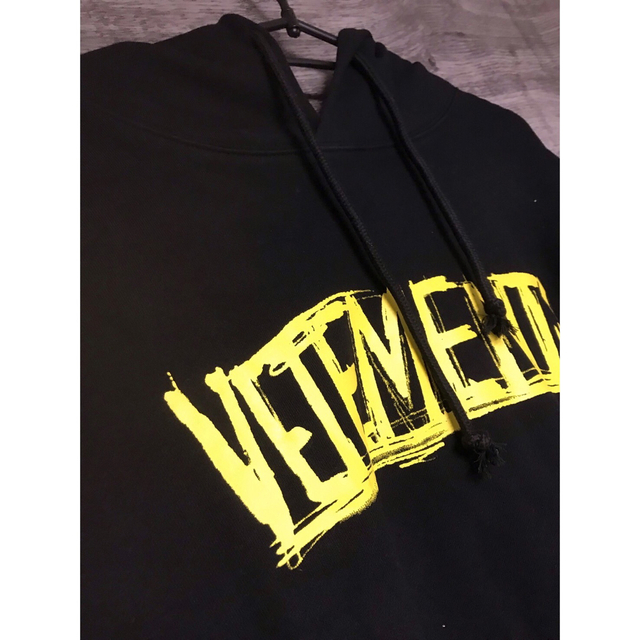 vetements パーカー　一度着用のみ　タグ付き　即日発送 メンズのトップス(パーカー)の商品写真