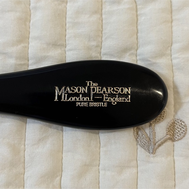 MASON PEARSON(メイソンピアソン)のメイソンピアソン ハンディブリッスル ダーク ルビー ブラシ コスメ/美容のヘアケア/スタイリング(ヘアブラシ/クシ)の商品写真