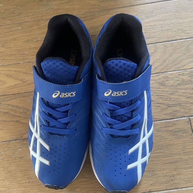 asics(アシックス)のアシックス　スニーカー　22.0 キッズ/ベビー/マタニティのキッズ靴/シューズ(15cm~)(スニーカー)の商品写真