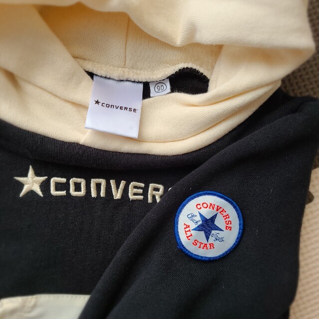 CONVERSE(コンバース)の美品 コンバース フード付きトレーナー サイズ90 キッズ/ベビー/マタニティのキッズ服男の子用(90cm~)(Tシャツ/カットソー)の商品写真