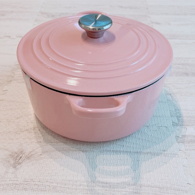 LE CREUSET(ルクルーゼ)のシグニチャーココット・ロンド インテリア/住まい/日用品のキッチン/食器(鍋/フライパン)の商品写真