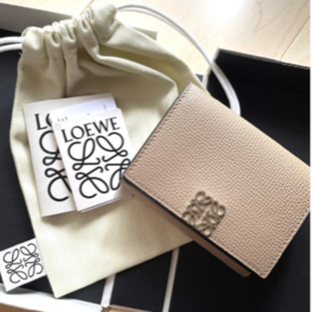 返品?交換対象商品】 LOEWE - ロエベ アナグラムトライフォールド