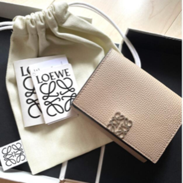 ワンピなど最旬ア！ LOEWE - ロエベ アナグラムトライフォールド