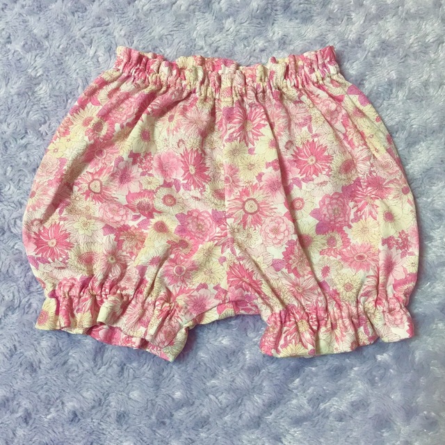 リバティ 風　ボタニカル フラワー　カボチャパンツ  80〜95サイズ キッズ/ベビー/マタニティのキッズ服女の子用(90cm~)(パンツ/スパッツ)の商品写真