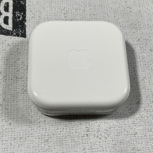 Apple(アップル)のApple イヤフォン　純正  スマホ/家電/カメラのオーディオ機器(ヘッドフォン/イヤフォン)の商品写真