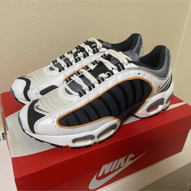 NIKE AIR MAX TAILWIND 4