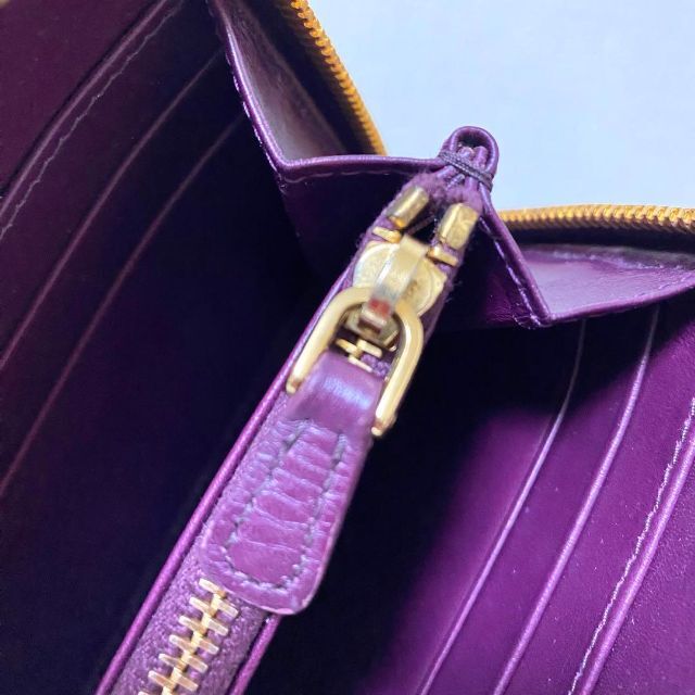 miumiu(ミュウミュウ)の美品!　miumiu ラウンドファスナー 長財布　クロコ 型押し レディースのファッション小物(財布)の商品写真