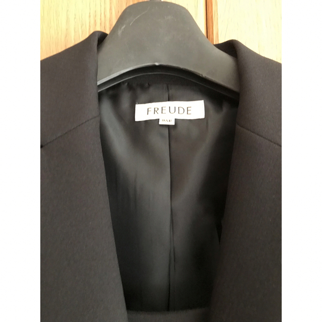 今だけSALE新品黒スーツ3点セット9号 レディースのフォーマル/ドレス(スーツ)の商品写真