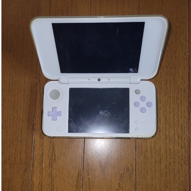 任天堂(ニンテンドウ)のNintendo ゲーム機本体 NEW ニンテンドー 2DS LL ホワイト/ラ エンタメ/ホビーのゲームソフト/ゲーム機本体(携帯用ゲーム機本体)の商品写真