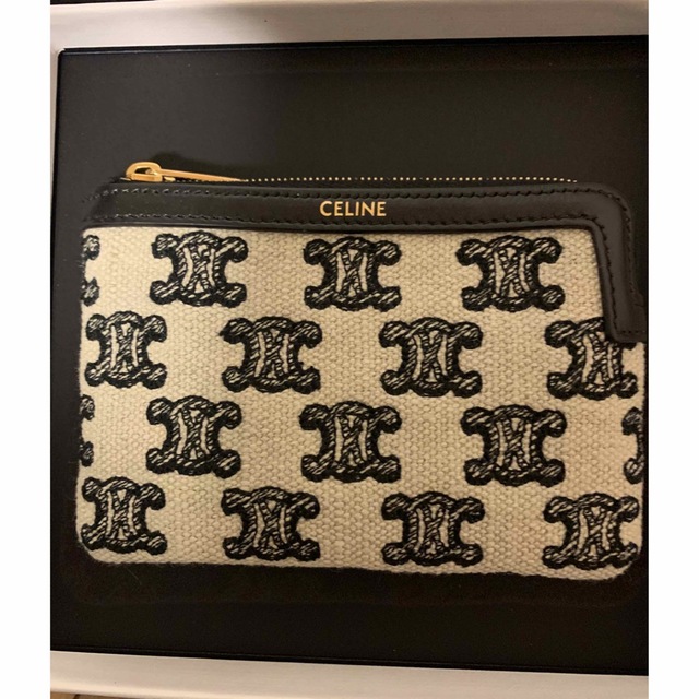 入手困難!コイン&カードケース トリオンフの刺繍入りテキスタイル