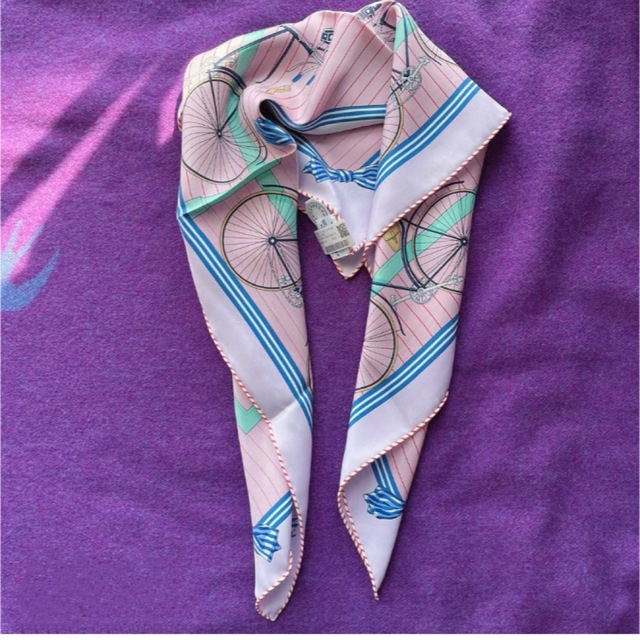 Hermes(エルメス)のエルメス　スカーフ　カレ70 レディースのファッション小物(バンダナ/スカーフ)の商品写真