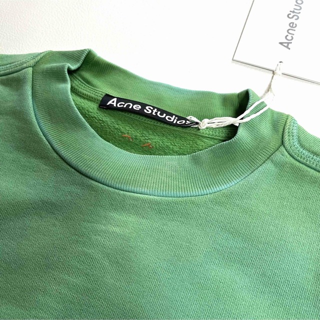 Acne Studios(アクネストゥディオズ)のAcneStudios オーバーサイズ フェイスロゴ トレーナー グラデーション レディースのトップス(トレーナー/スウェット)の商品写真