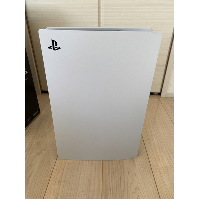 PlayStation(プレイステーション)のPS5 デジタルエディション エンタメ/ホビーのゲームソフト/ゲーム機本体(家庭用ゲーム機本体)の商品写真
