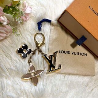 ルイヴィトン(LOUIS VUITTON)の✨極美品✨ルイヴィトン キーホルダー フルール ドゥ モノグラム バッグチャーム(キーホルダー)