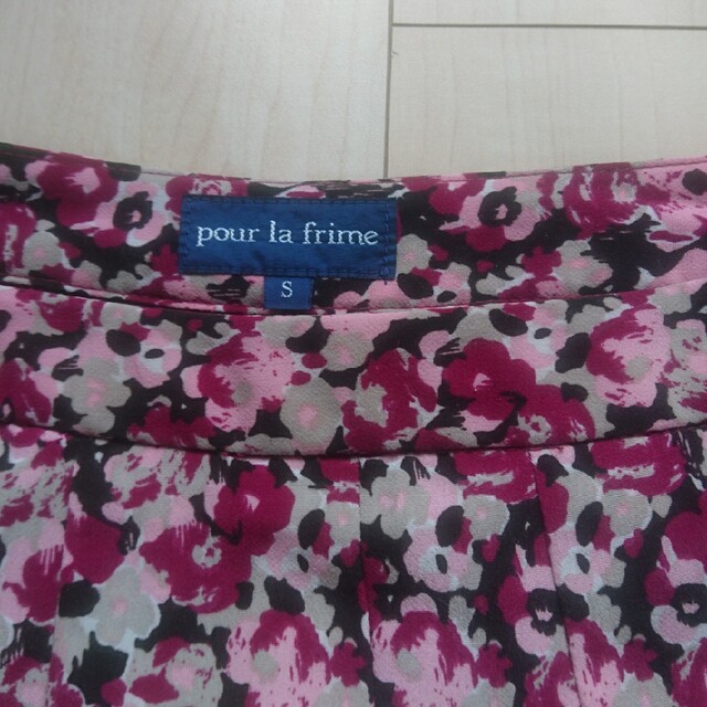 ViS(ヴィス)の花柄スカート レディースのスカート(ひざ丈スカート)の商品写真