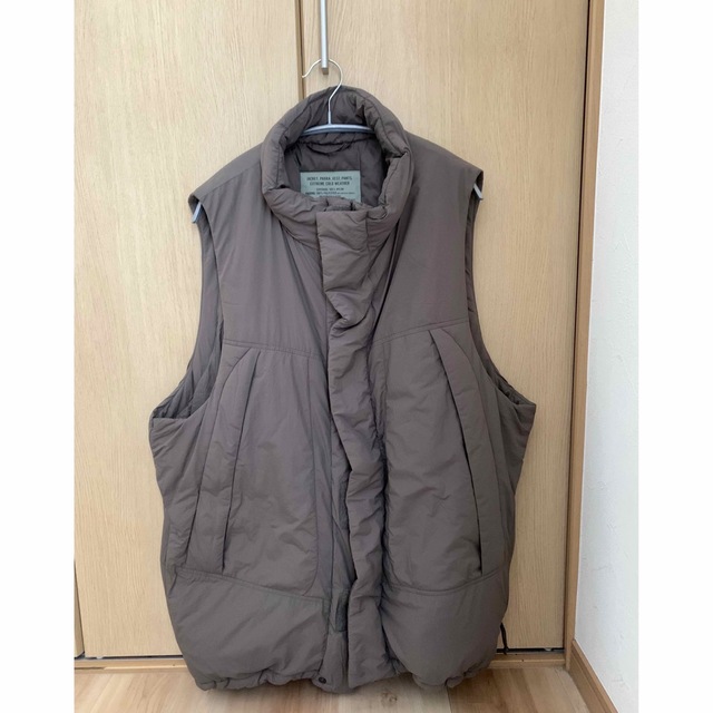 FREAK'S STORE(フリークスストア)のPRIMALOFT VEST/プリマロフト 中綿ベスト　カーキ メンズのジャケット/アウター(ダウンベスト)の商品写真