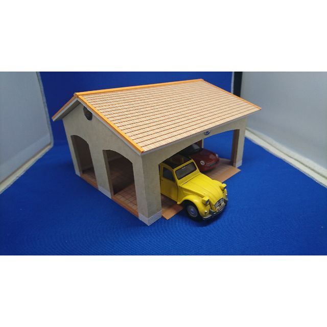 ▽ミニカー用建築模型05 スケール1/43 南欧風スタイルガレージ　インテリア エンタメ/ホビーのおもちゃ/ぬいぐるみ(ミニカー)の商品写真