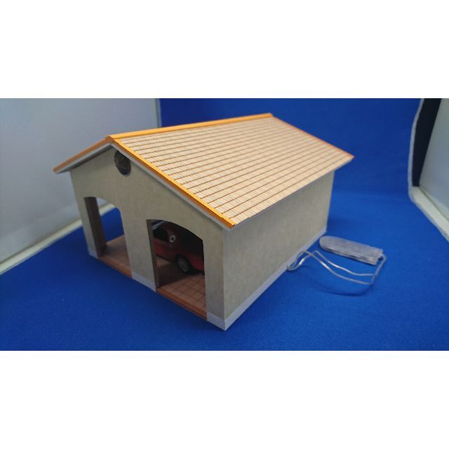 ▽ミニカー用建築模型05 スケール1/43 南欧風スタイルガレージ　インテリア エンタメ/ホビーのおもちゃ/ぬいぐるみ(ミニカー)の商品写真
