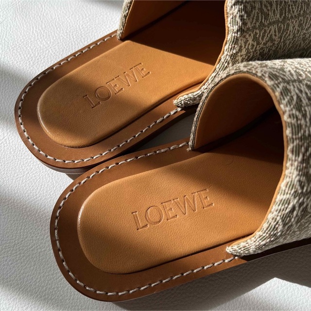 LOEWE(ロエベ)の新品未使用 LOEWE ロエベ スライドサンダルアナグラム ジャカード＆カーフ レディースの靴/シューズ(サンダル)の商品写真