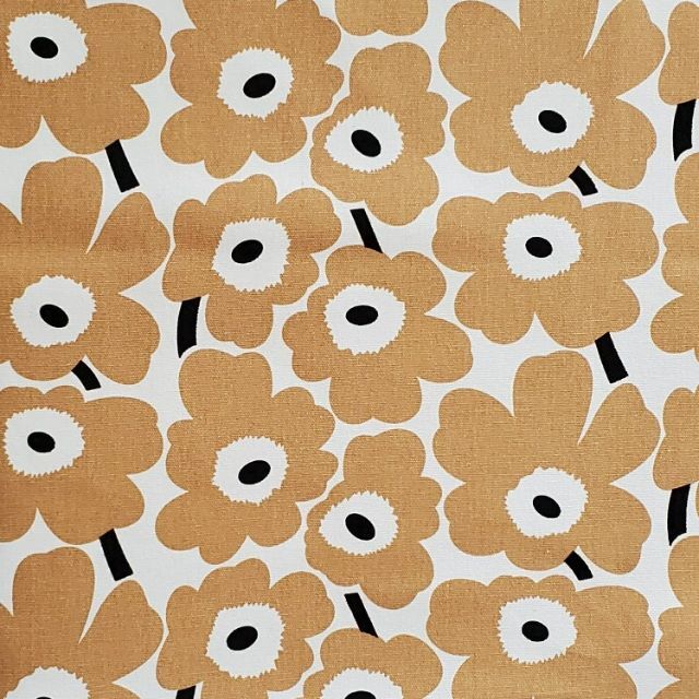 marimekko(マリメッコ)のキャンバス生地　北欧風フラワー　マリメッコ柄風　ライトブラウン　145×50㎝ ハンドメイドの素材/材料(生地/糸)の商品写真