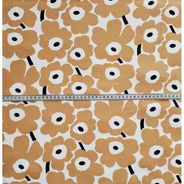 marimekko(マリメッコ)のキャンバス生地　北欧風フラワー　マリメッコ柄風　ライトブラウン　145×50㎝ ハンドメイドの素材/材料(生地/糸)の商品写真