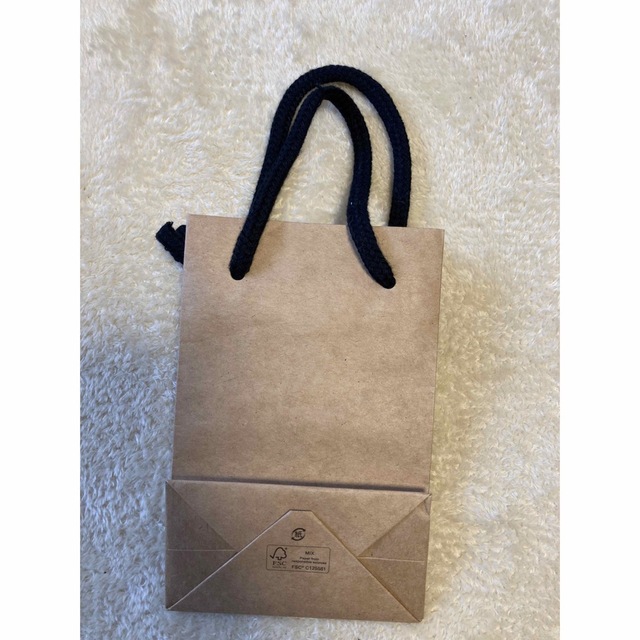 AUX PARADIS(オゥパラディ)のAUX PARADIS 紙袋 レディースのバッグ(ショップ袋)の商品写真