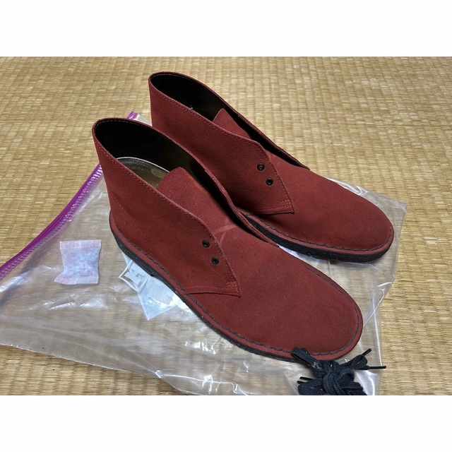 Clarks(クラークス)のclarks デザートブーツ 赤　箱付き メンズの靴/シューズ(ブーツ)の商品写真