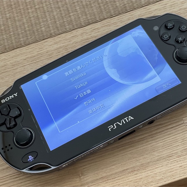 PS Vita ブラック PCH-1100 32GB メモリーカード 充電器-