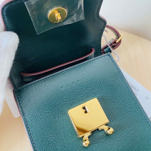 【MARNI】マルニ TRUNK トランク ソフト フォンバッグ(新品) 【MARNI】マルニ TRUNK トランク ソフト フォンバッグ(新品)