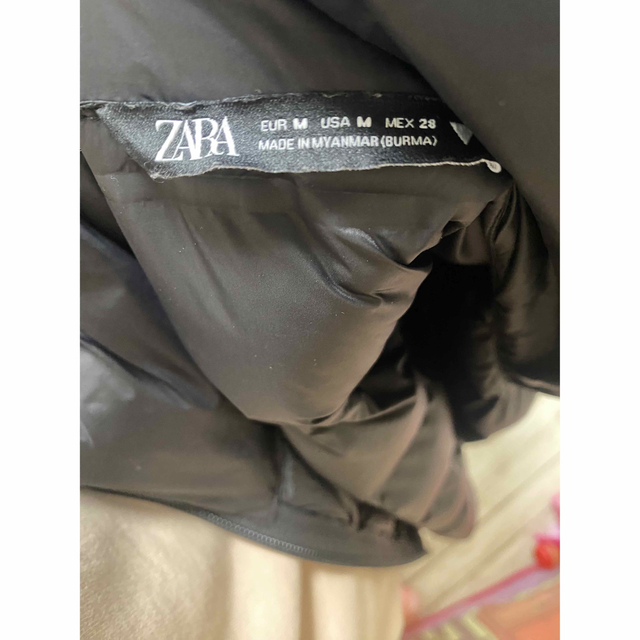 ZARA(ザラ)のZARA 黒ダウンコート　コントラストパフジャケット レディースのジャケット/アウター(ダウンコート)の商品写真