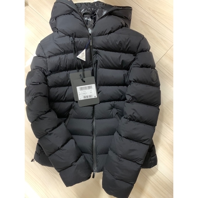 MONCLER(モンクレール)の【新品・新宿伊勢丹購入】モンクレール HERBEエルブ　ショートダウンジャケット レディースのジャケット/アウター(ダウンジャケット)の商品写真