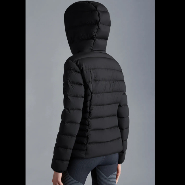 MONCLER(モンクレール)の【新品・新宿伊勢丹購入】モンクレール HERBEエルブ　ショートダウンジャケット レディースのジャケット/アウター(ダウンジャケット)の商品写真