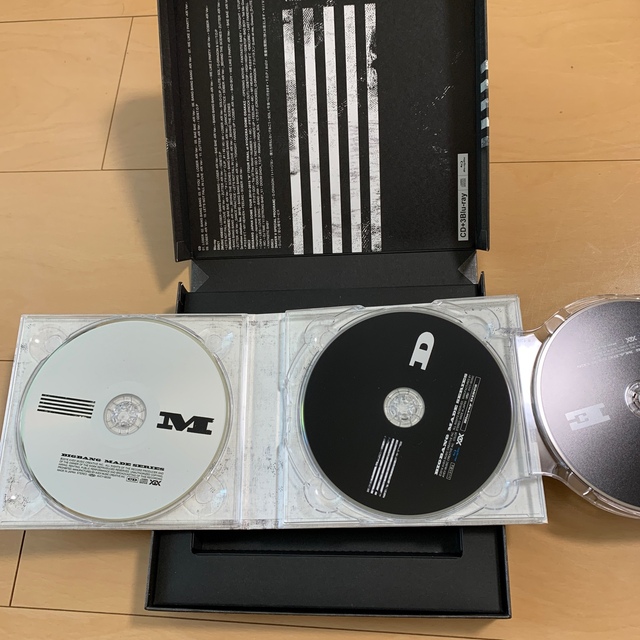 BIGBANG(ビッグバン)のBIGBANG/MADE SERIES  初回限定 DELUXE EDITION エンタメ/ホビーのCD(K-POP/アジア)の商品写真