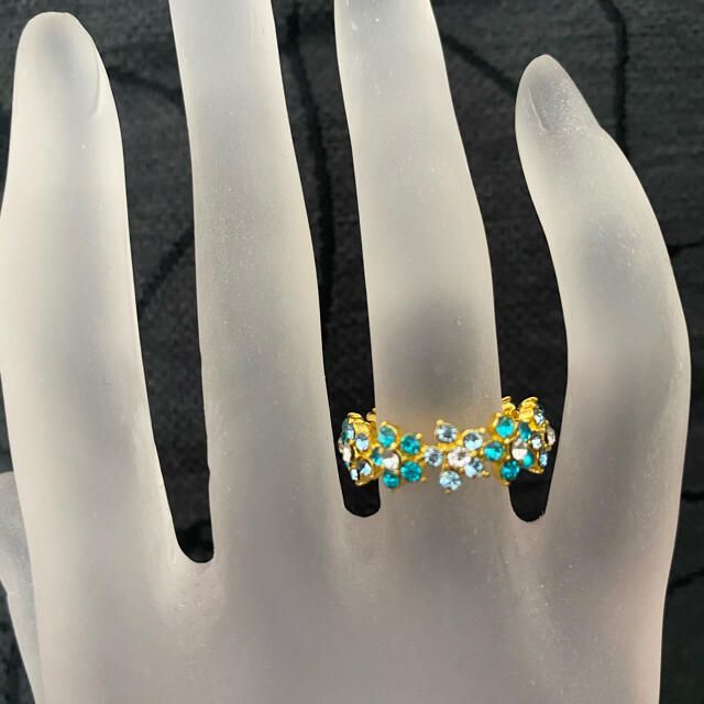 （1018）21号　スカイブルー×クリアの可憐な乙女のお花リング　指輪　爪留め レディースのアクセサリー(リング(指輪))の商品写真