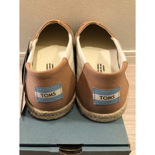 TOMS(トムズ)のToms スリッポン　タグ付き新品　7.5 二足セット レディースの靴/シューズ(スリッポン/モカシン)の商品写真