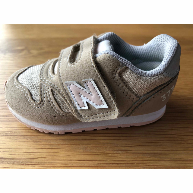 New Balance(ニューバランス)のニューバランス　スニーカー　13㎝　ベージュ キッズ/ベビー/マタニティのベビー靴/シューズ(~14cm)(スニーカー)の商品写真