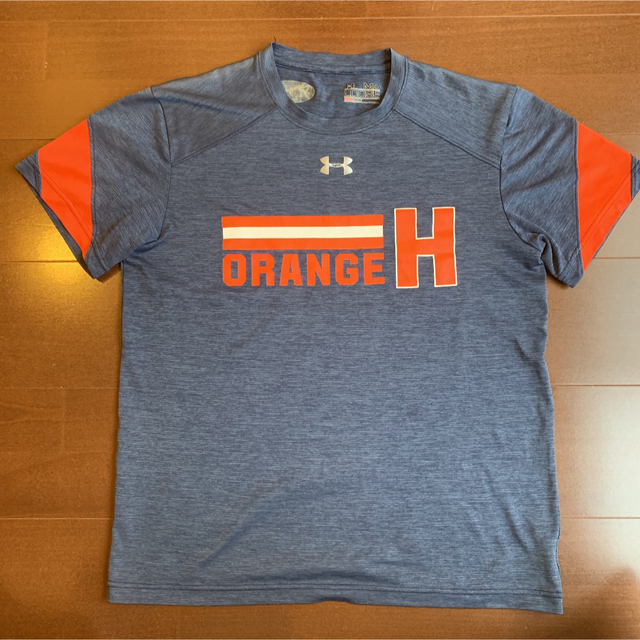 UNDER ARMOUR(アンダーアーマー)のUA×法政大学“ORANGE“トレーニングシャツMDサイズ スポーツ/アウトドアのスポーツ/アウトドア その他(アメリカンフットボール)の商品写真