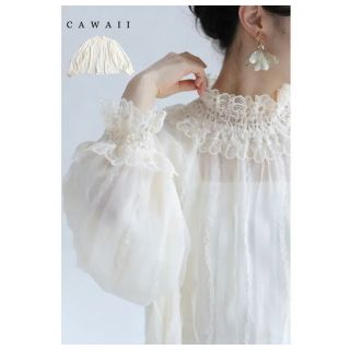 カワイイ(cawaii)の【cawaii】ぐるり囲む花レースのふんわりブラウストップス(シャツ/ブラウス(長袖/七分))