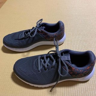 アンダーアーマー(UNDER ARMOUR)のアンダーアーマー　スニーカー(スニーカー)