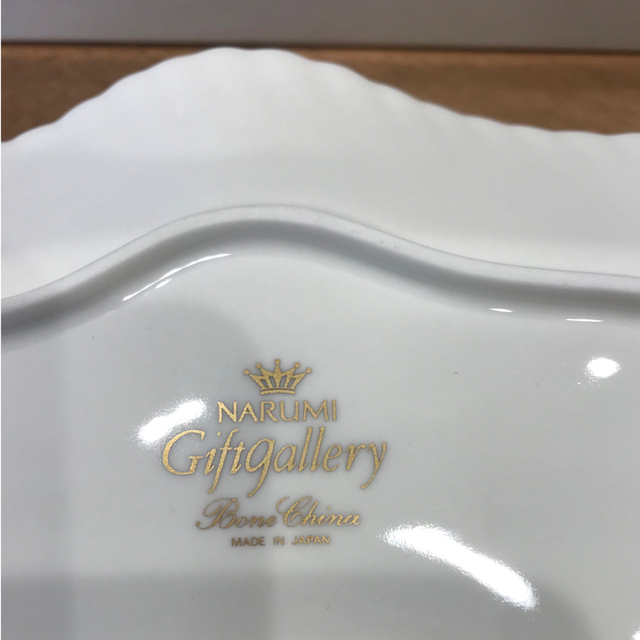 NARUMI(ナルミ)の新品未使用 NARUMI  ナルミリーフ皿 Gift gallery プレート インテリア/住まい/日用品のキッチン/食器(食器)の商品写真