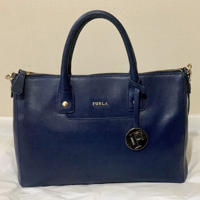 Furla(フルラ)のFURLA フルラ ハンドバッグ　2way 肩紐付き ネイビー レディースのバッグ(ショルダーバッグ)の商品写真