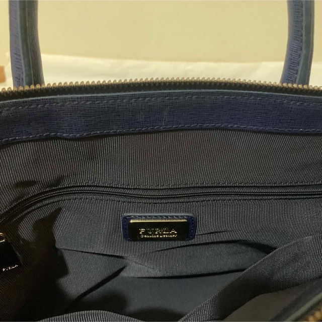 Furla(フルラ)のFURLA フルラ ハンドバッグ　2way 肩紐付き ネイビー レディースのバッグ(ショルダーバッグ)の商品写真